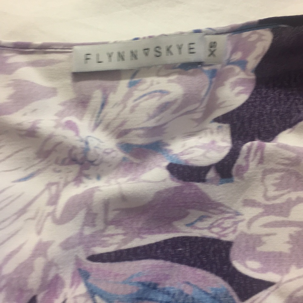 Flynn skye that's a wrap crop top - Picture 3 of 4